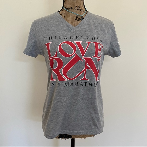 Alanic Love Run Philadelphia Half Marathon Grey V Neck Cotton Tee Shirt Top - Picture 2 of 4